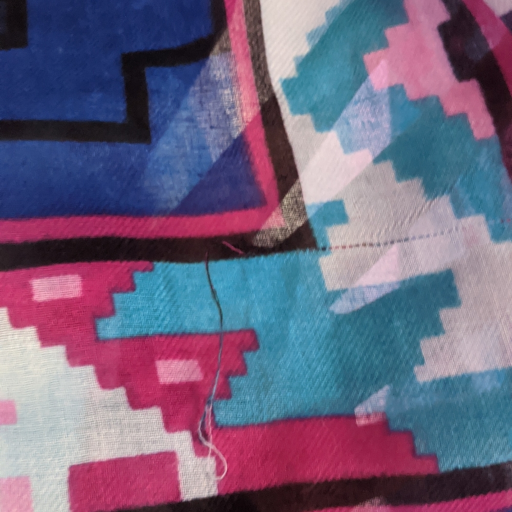 Beautiful vibrant soft flowy scarf - Picture 7 of 10